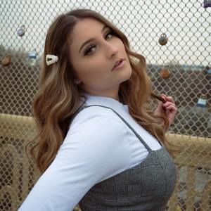 Meet your Posher, Cassie